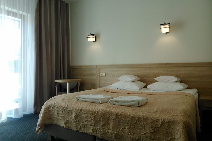 Room 10 of 42