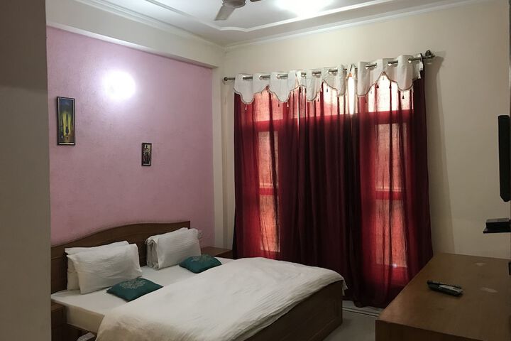 Room 6 of 18
