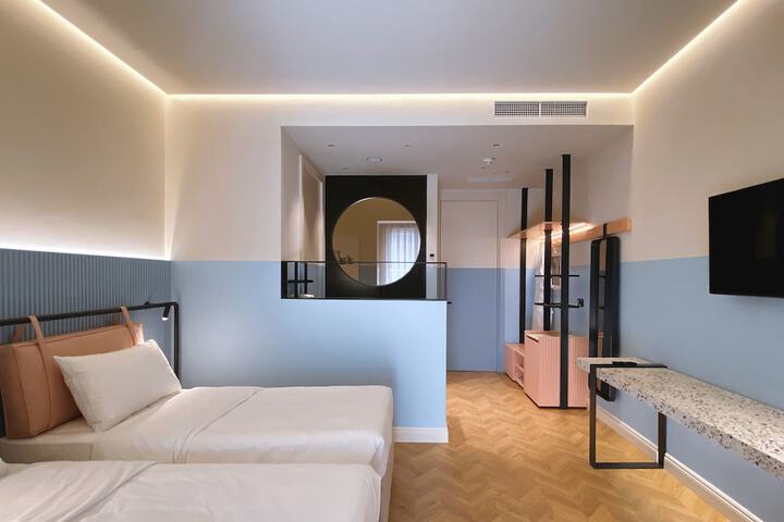 Room 8 of 48