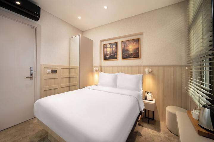 Room 11 of 40