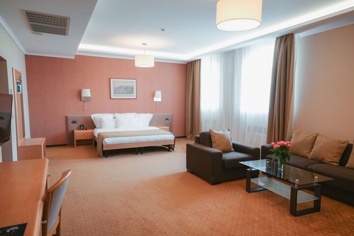 Room 12 of 82