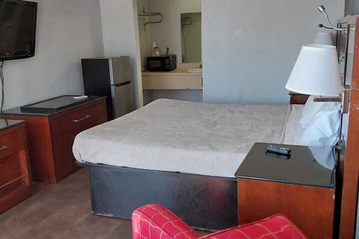 Room 4 of 6