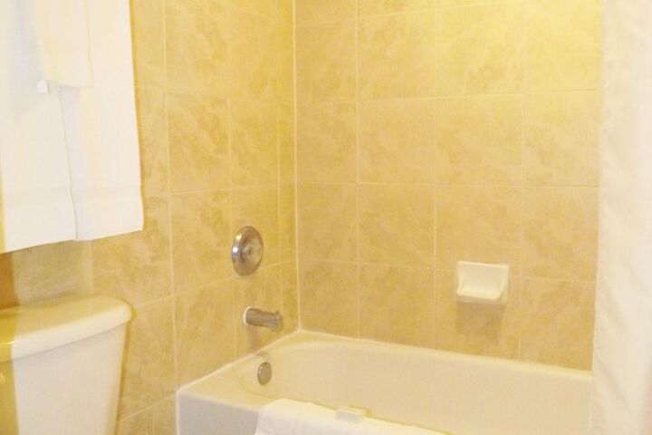 Standard Double Room (3 of 9)