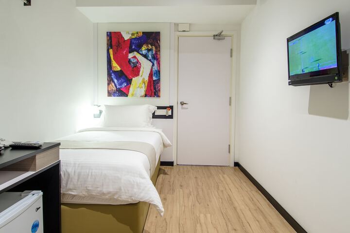 Room 3 of 38