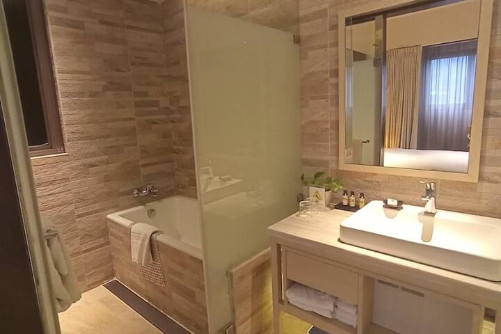 Room 26 of 33