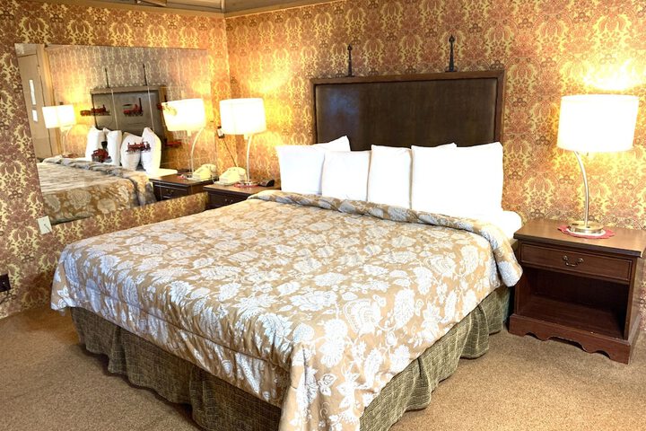 Room 118 of 293