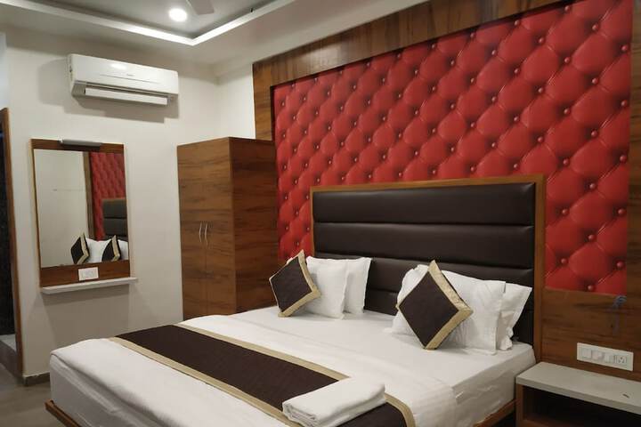 Room 6 of 11