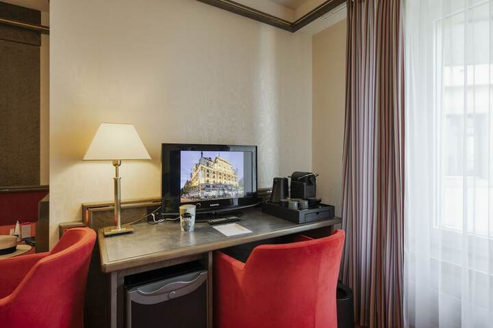 Room 90 of 146