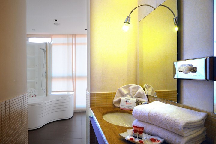 Room 83 of 188
