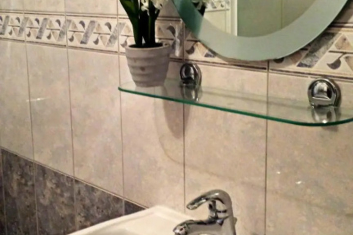 Room 9 of 16