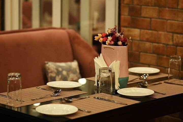 Dining 21 of 42