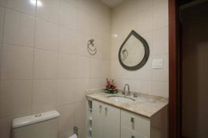 Room 2 of 32