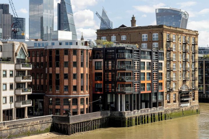 Photo of Locke at Broken Wharf