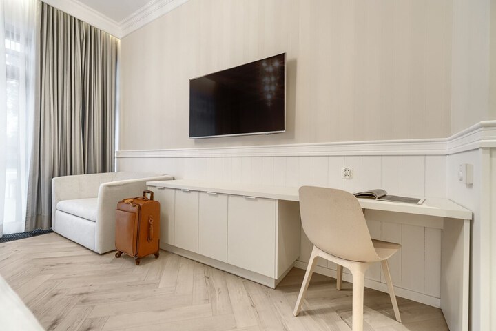 Room 62 of 272