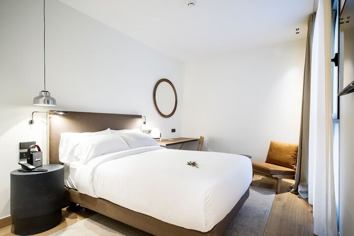 Room 47 of 90