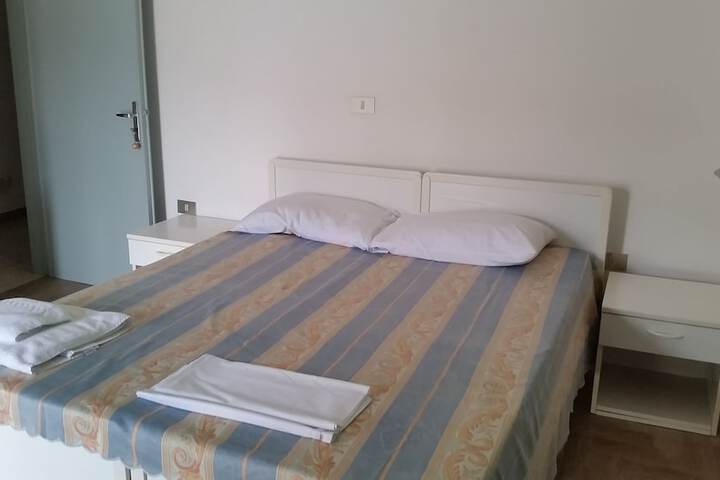 Room 10 of 11