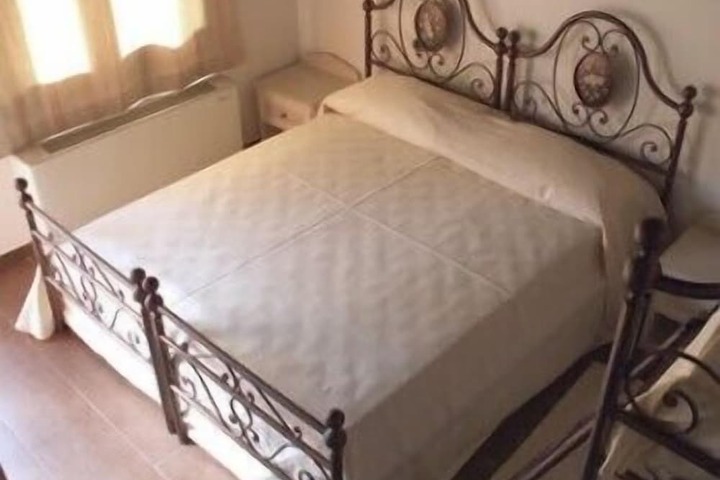 Room 9 of 34