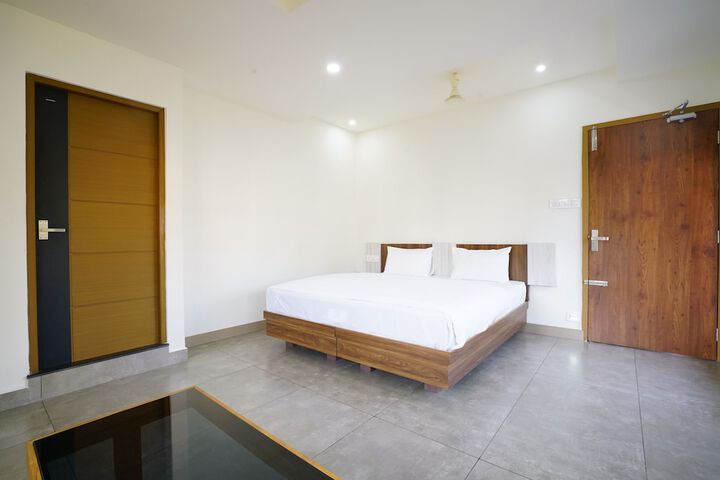 Room 13 of 23
