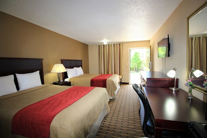 2 Queen Beds (3 of 5)