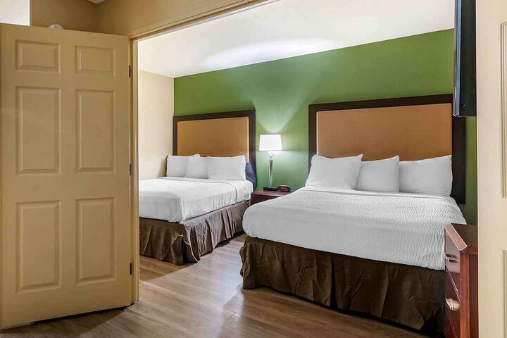 1 Bedroom Suite 2 Double Beds Sofa (3 of 6)