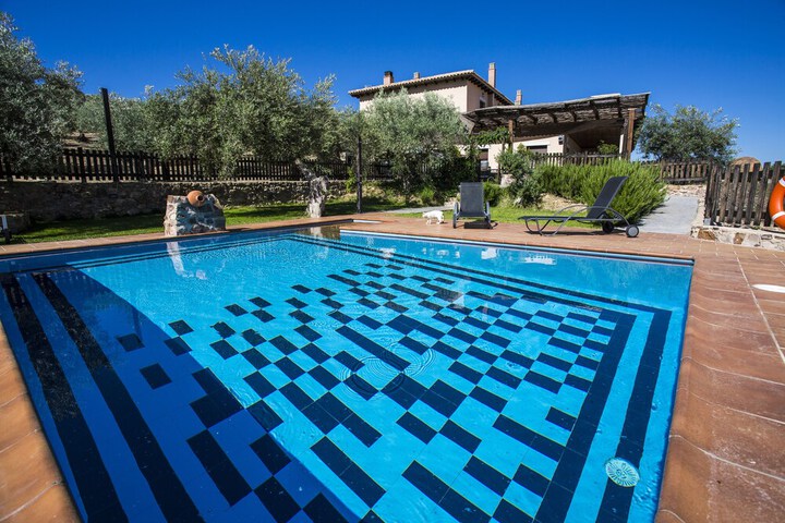 Pool 25 of 46