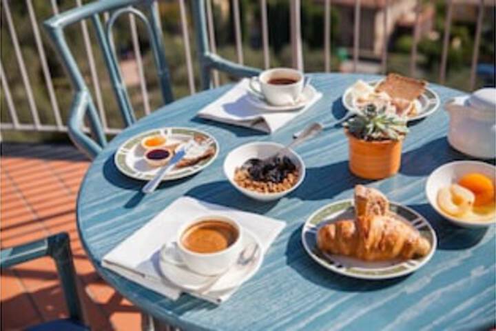 Breakfast/Coffee Service 23 of 45