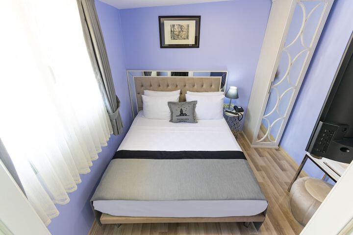 Room 33 of 62