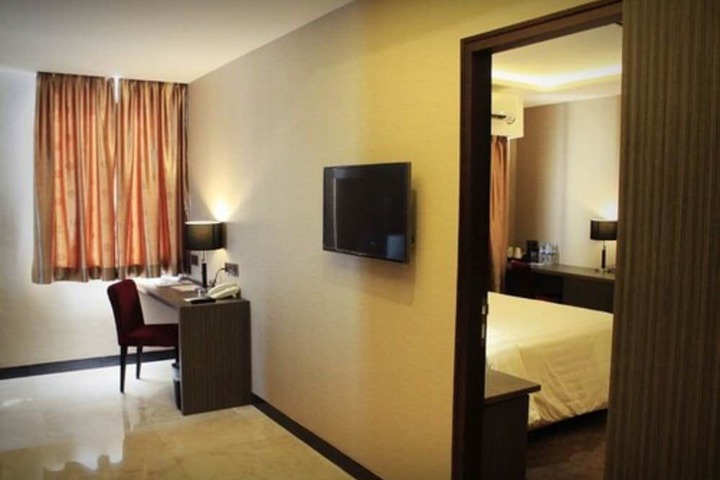 Room 19 of 49