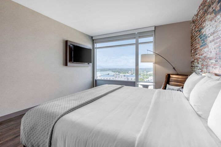 Room 43 of 99