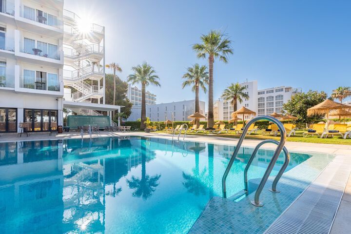 Hotel with Pool