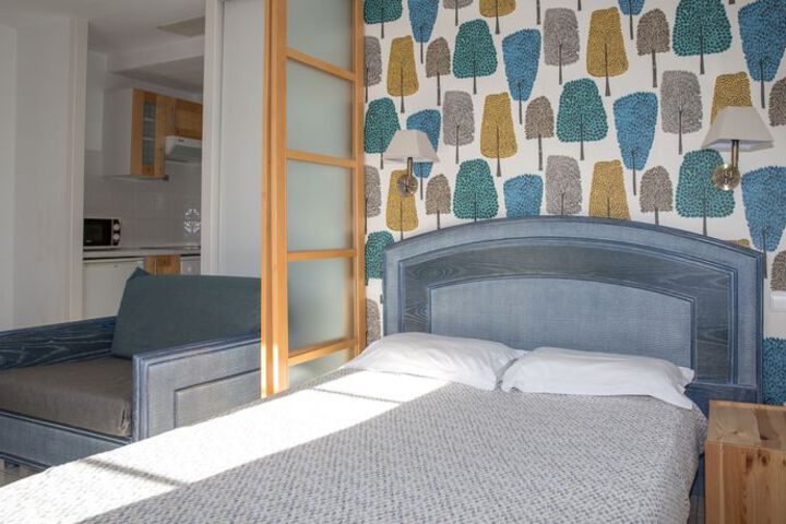Room 12 of 16