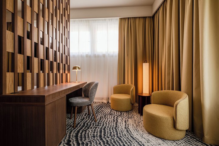 Room 42 of 127