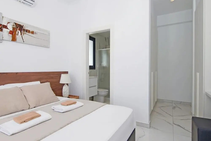 Room 2 of 15