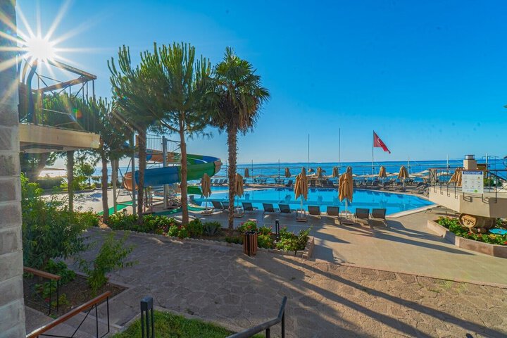 Hotel with Pool