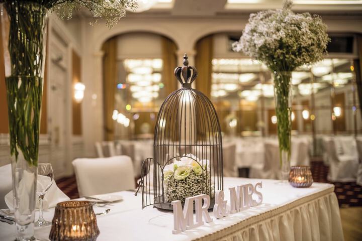 Ballroom/Hall 76 of 96