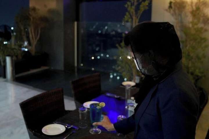 Dining 30 of 42
