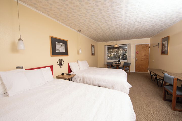 Room 8 of 9