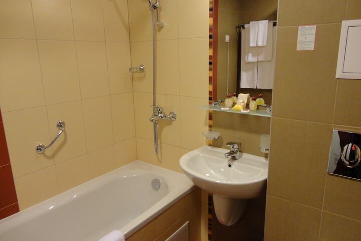 Room 64 of 93
