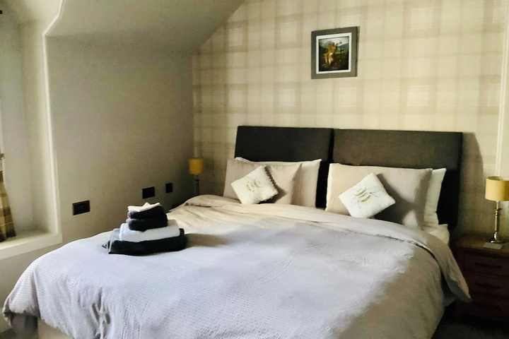Room 2 of 11