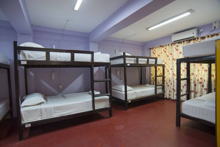 Room 28 of 47