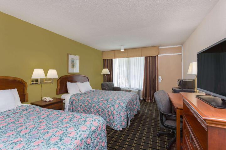 2 Double Beds (3 of 17)