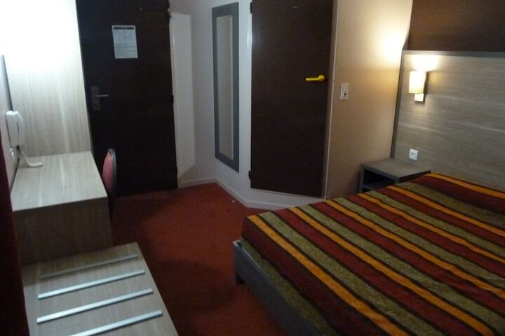 Room 7 of 37
