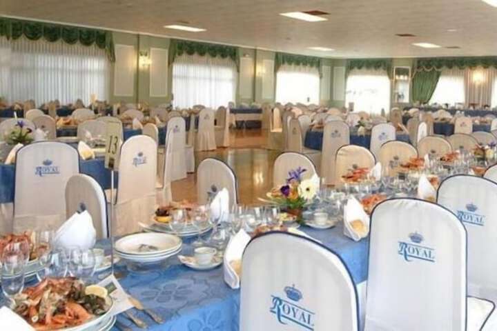 Ballroom/Hall 14 of 21