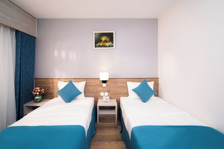 Room 7 of 25