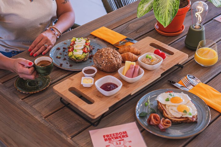 Breakfast/Coffee Service 59 of 79