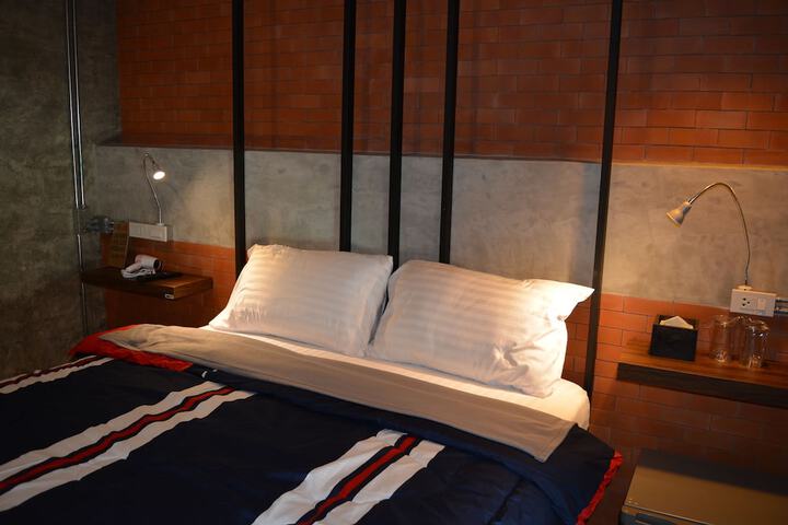 Room 9 of 52