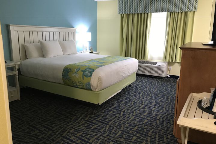 1 King Bed Petite Non Beach View (24 of 33)