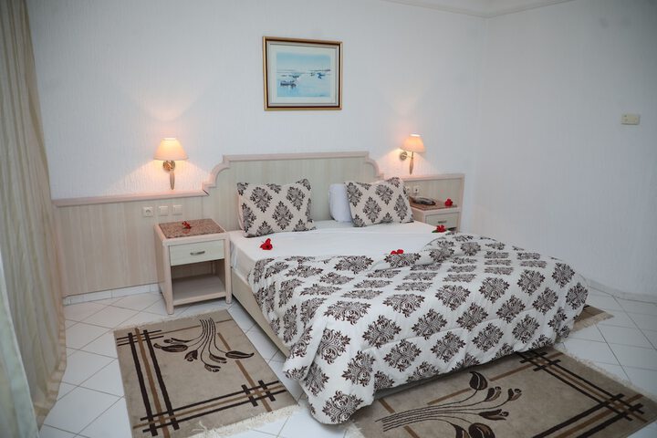 Room 5 of 32