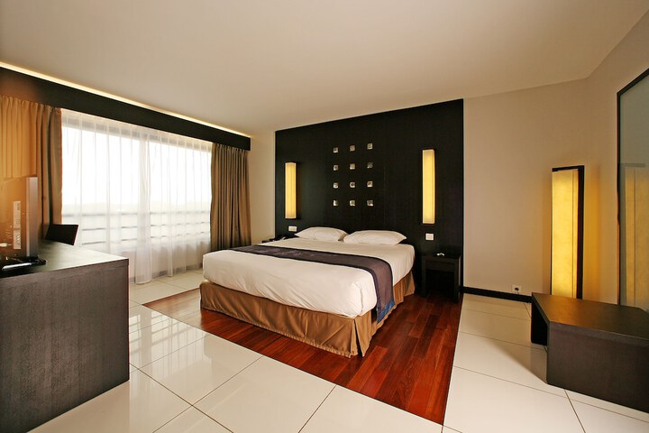 Room 9 of 36
