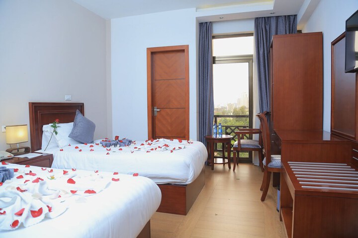 Room 11 of 25
